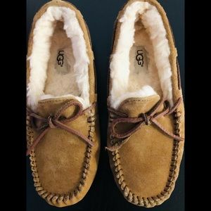 Uggs - Women's Dakota Moccasin.